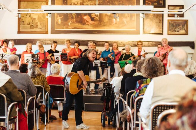 concert met de hoed ukelelies lentefeest